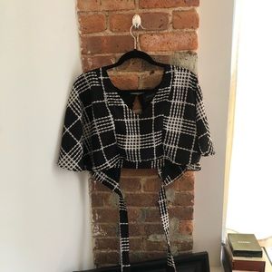 Monochromatic top with tie back 🖤